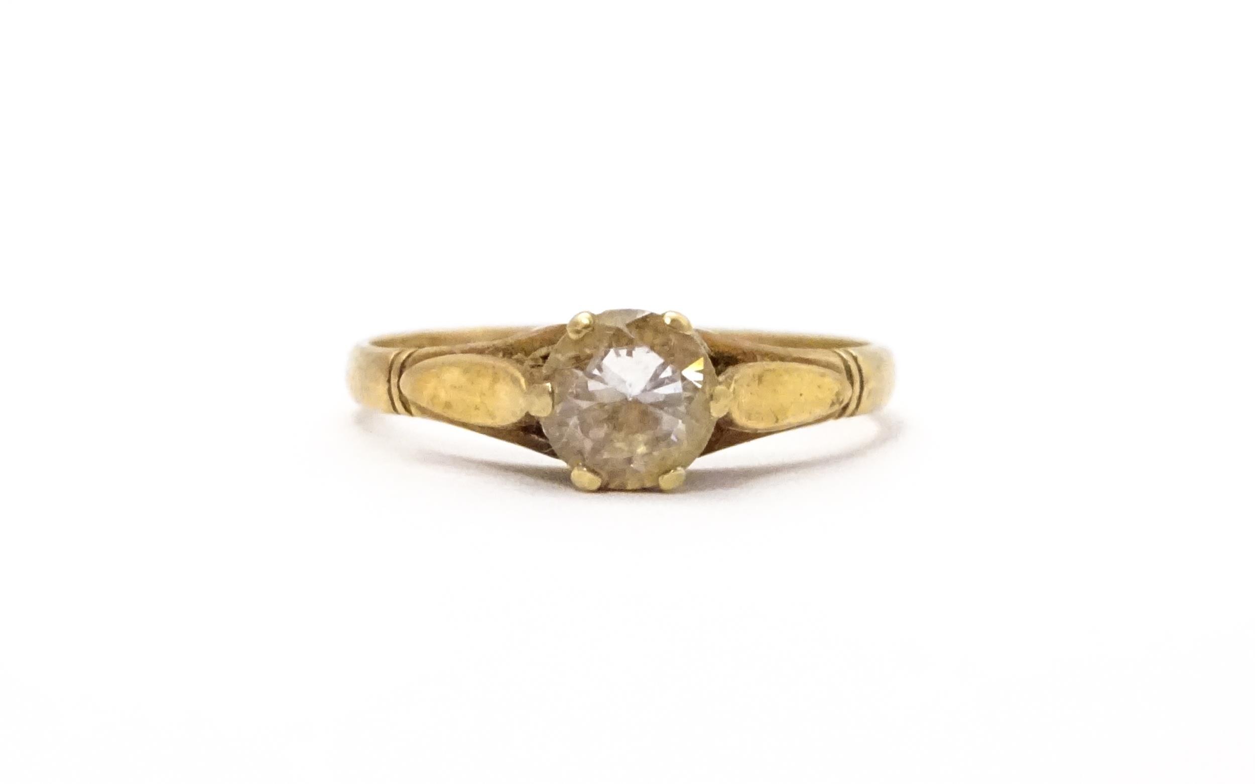 A 9ct gold ring set with white stone solitaire. Ring size approx. N Please Note - we do not make - Image 3 of 7