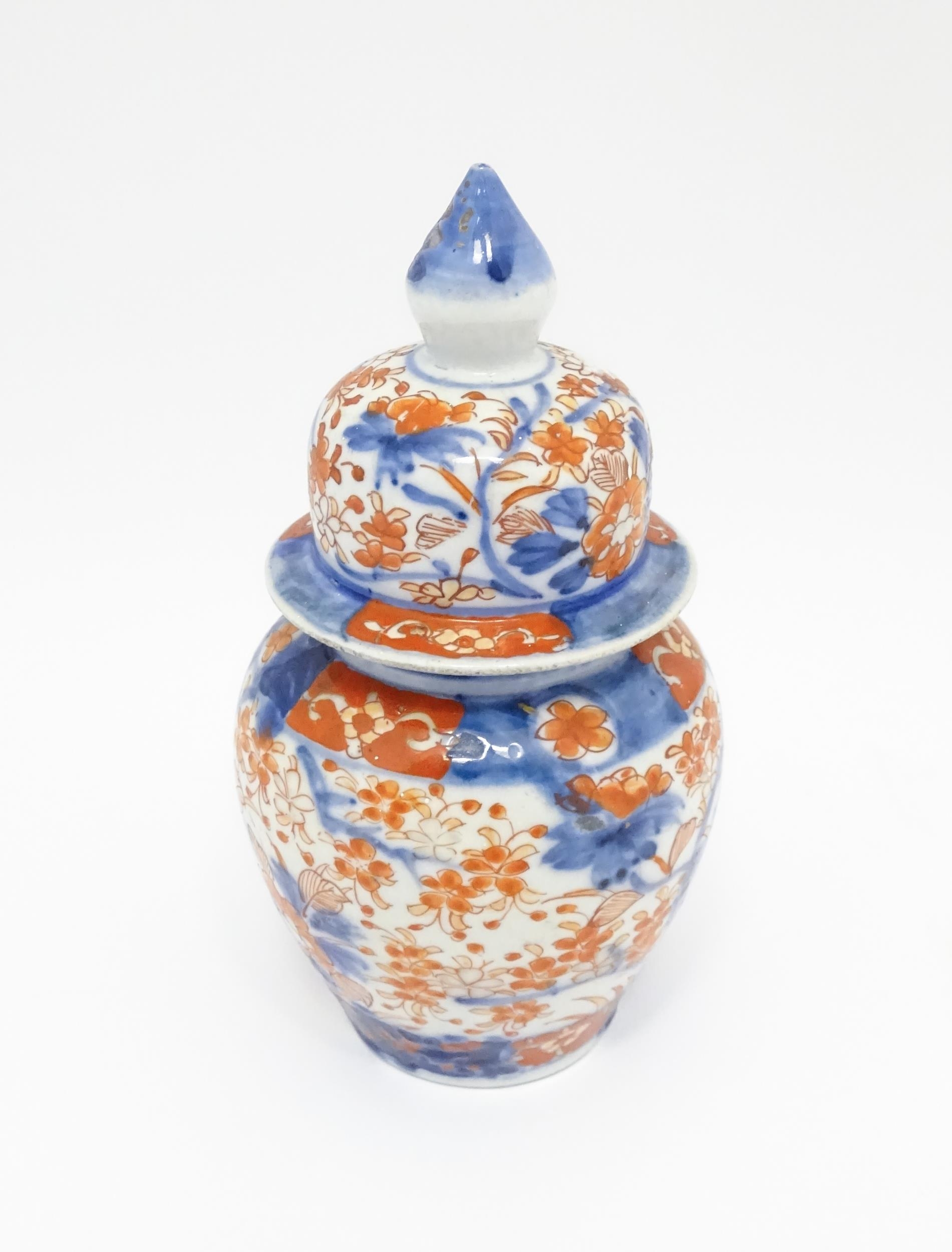 An Oriental ginger jar decorated in the Imari palette with flowers and foliage. Approx. 7 1/2" - Image 5 of 7