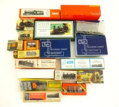 Toys - Model Train / Railway Interest : A quantity of assorted wagon / rolling stock kits to include