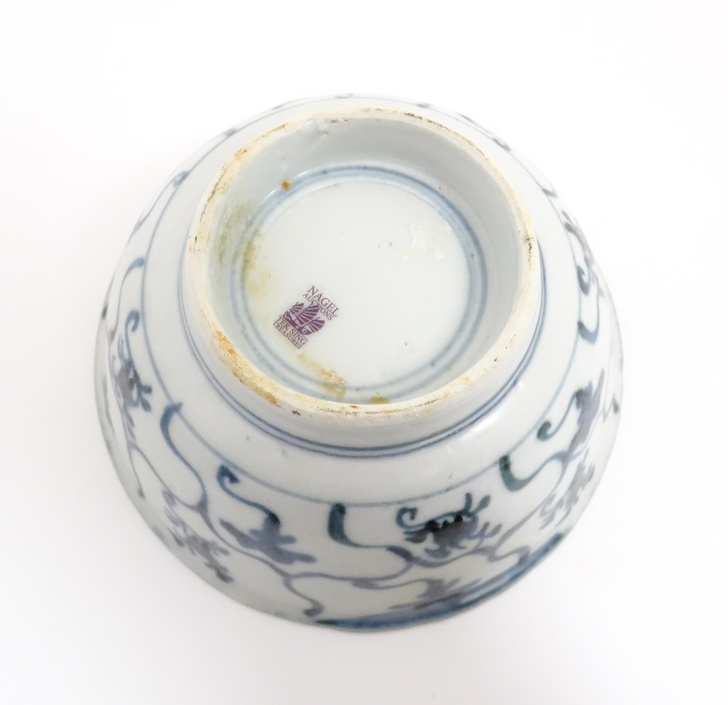 Two Chinese blue and white Tek Sing items comprising bowl and dish with brushwork decoration. - Image 12 of 18