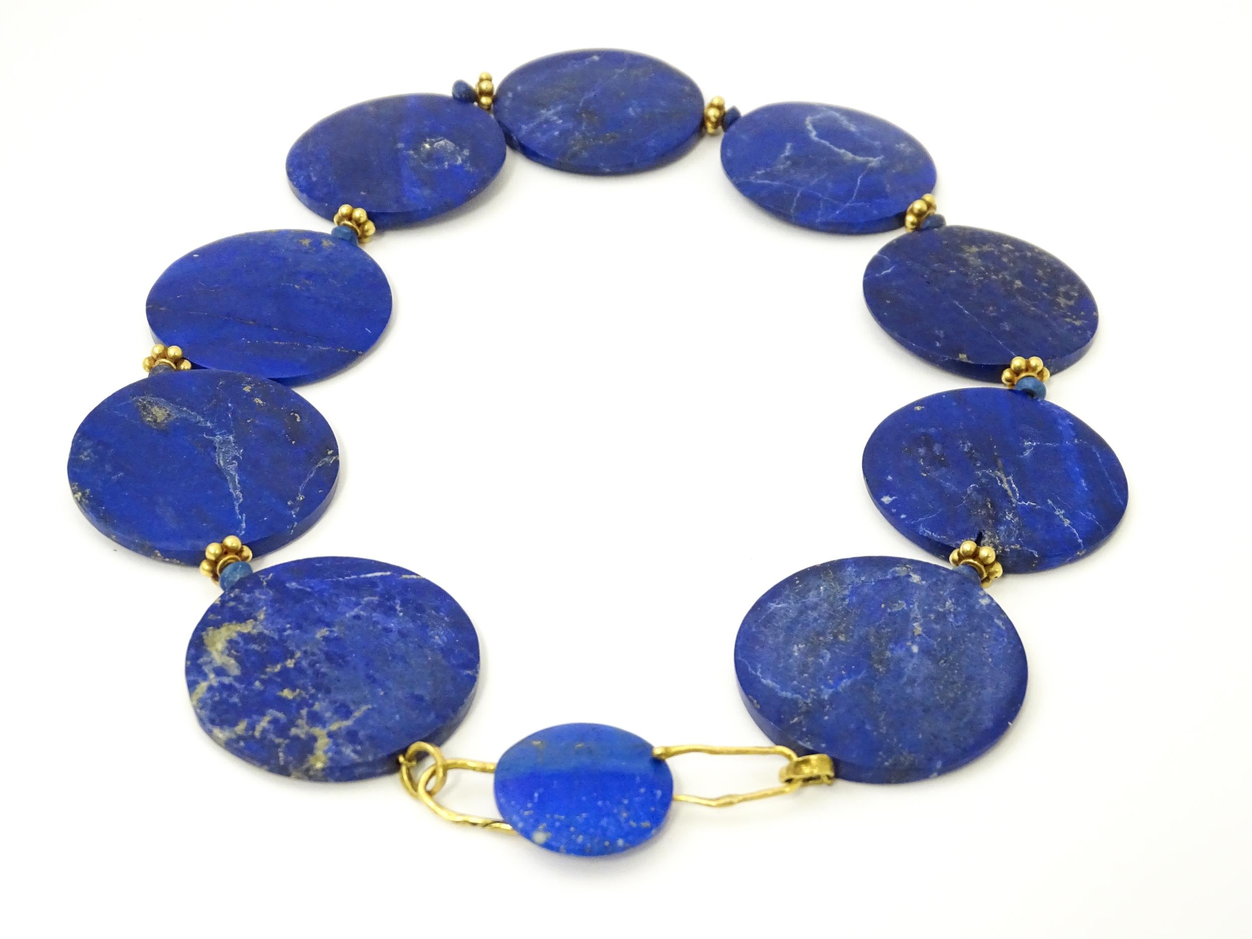 A 20thC necklace set with Lapis lazuli disc beads with yellow metal bead detail and matching - Image 9 of 10