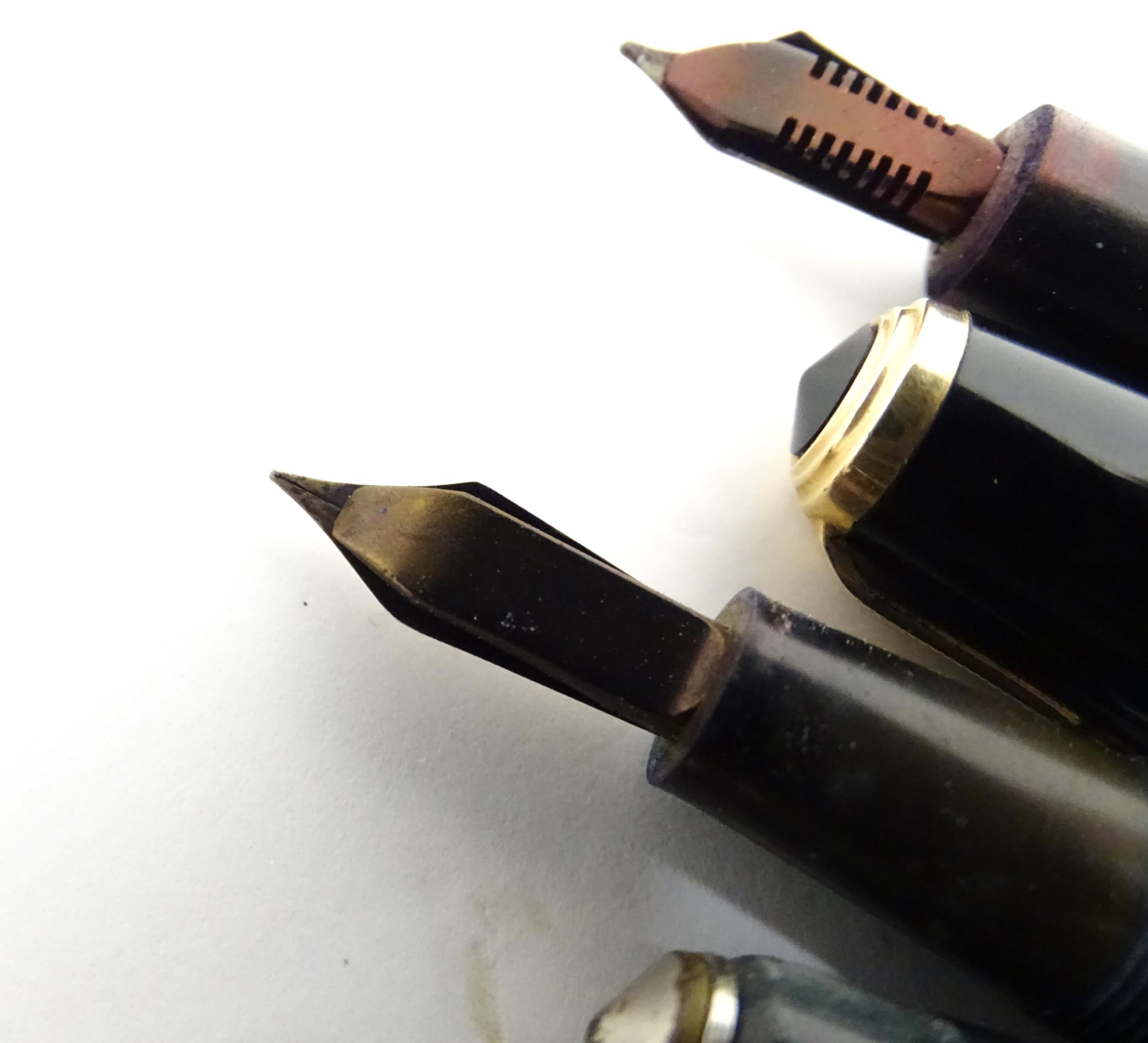 Six fountain pens with 14ct nibs, to include a Parker 'Duofold' with black finish and 14kt gold nib, - Image 22 of 22