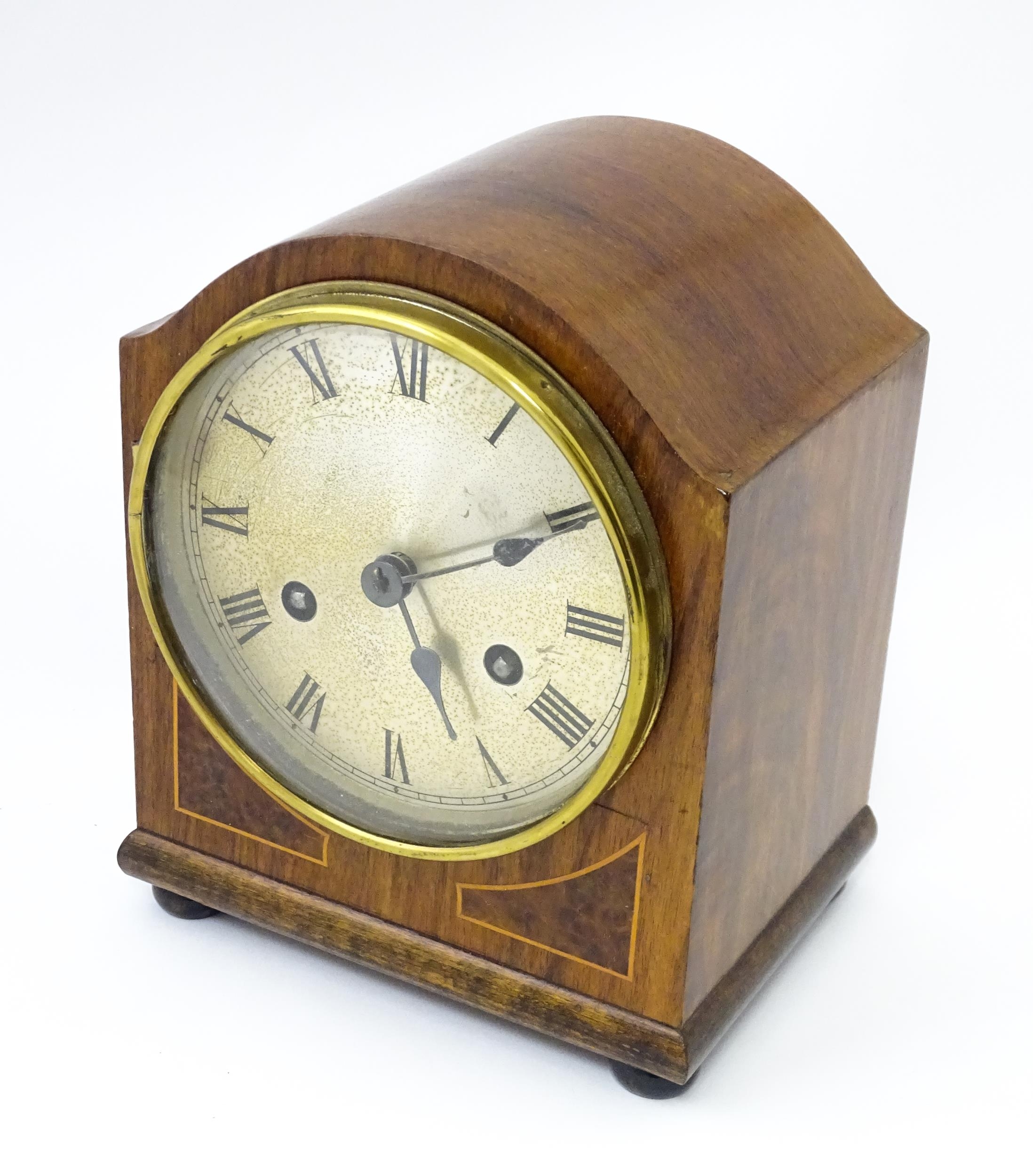 An early 20thC German walnut cased mantle clock with burr walnut veneered detail and satinwood - Image 6 of 10