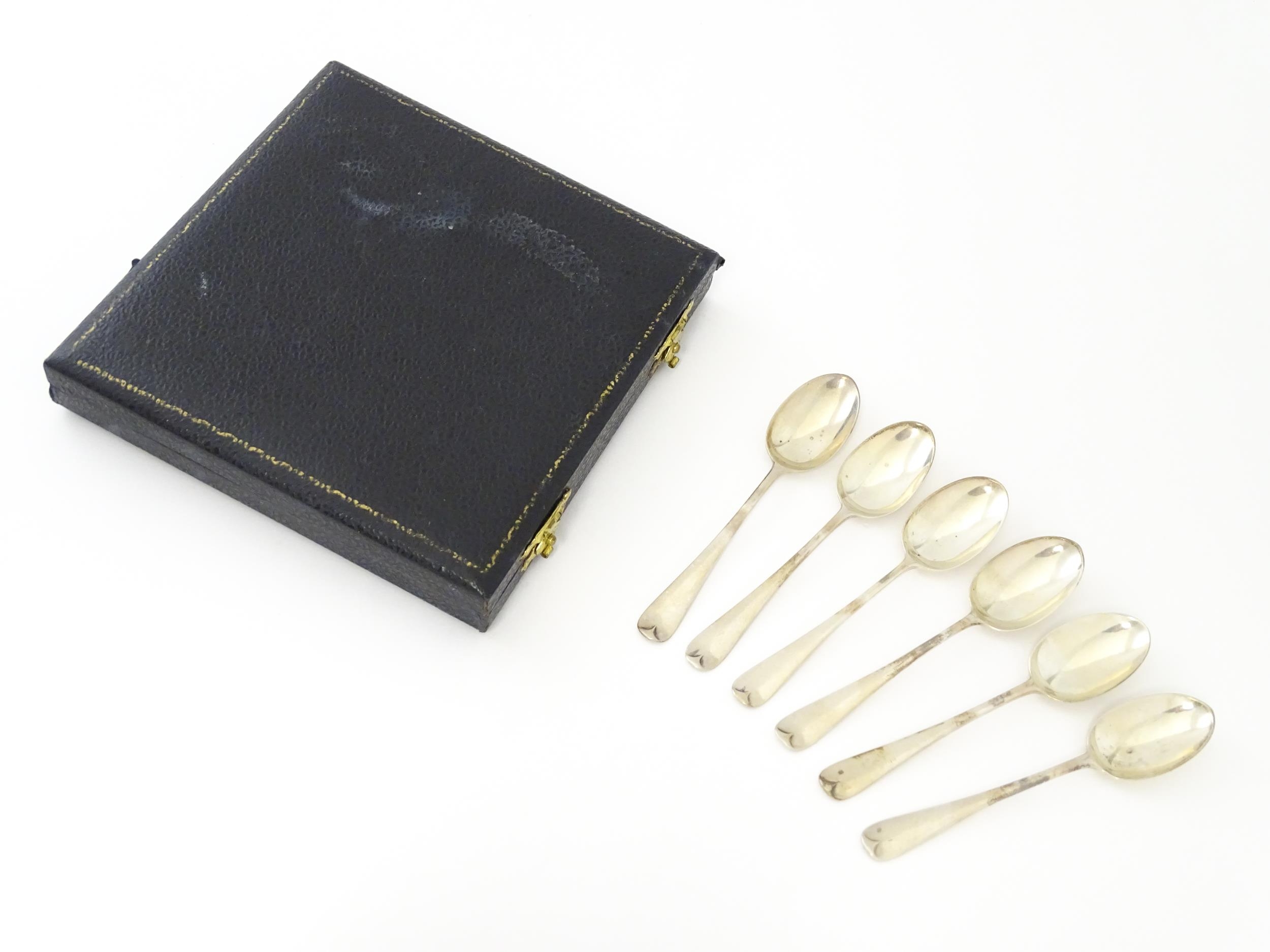 A set of six Victorian silver fancy back teaspoons with flowering urn detail, hallmarked London - Image 5 of 8