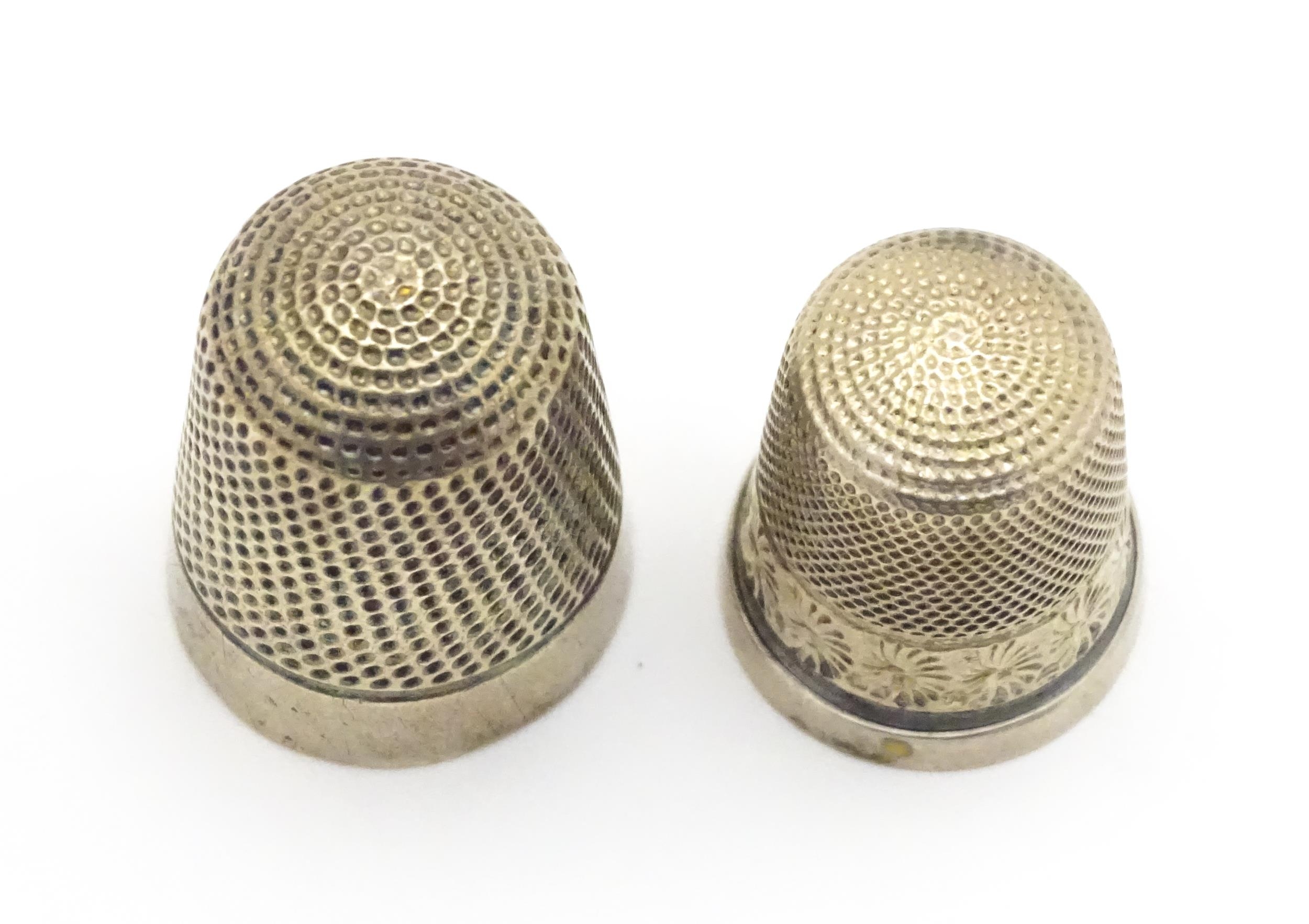 Two silver thimbles hallmarked Birmingham 1915 / 1921, maker James Swann (2) Please Note - we do not - Image 2 of 5