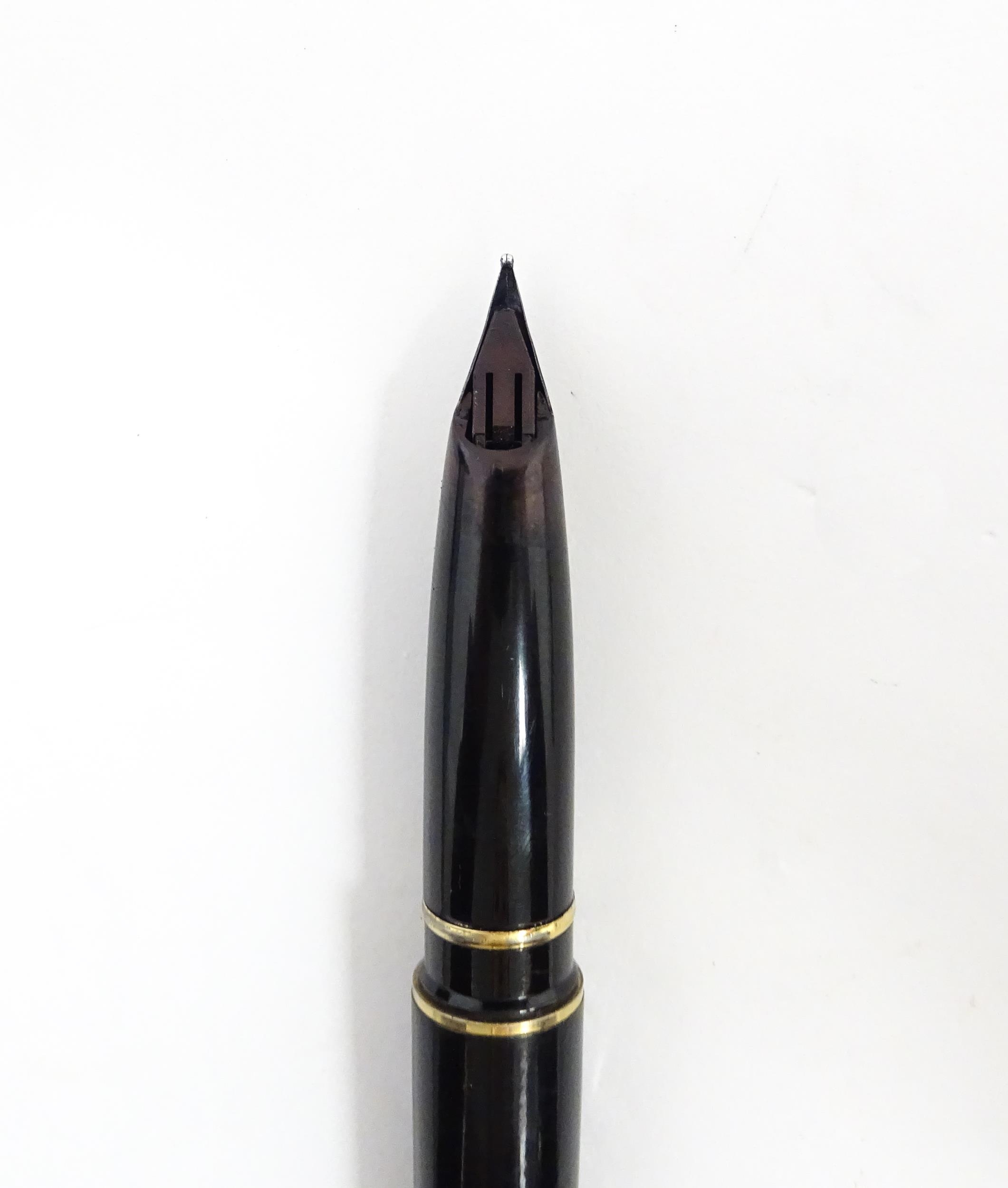 A Schaeffer 'Targa' fountain pen, with black barrel and cap, 14k gold nib, approx 5 3/8" long Please - Image 9 of 10