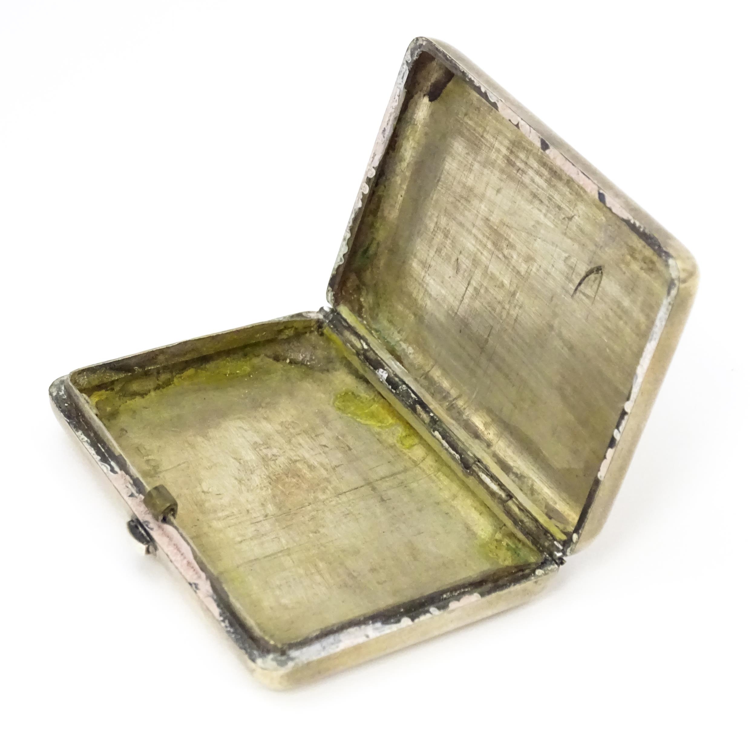 A late 19th / early 20thC Russian silver cigarette / snuff box with engraved floral decoration. - Image 5 of 7