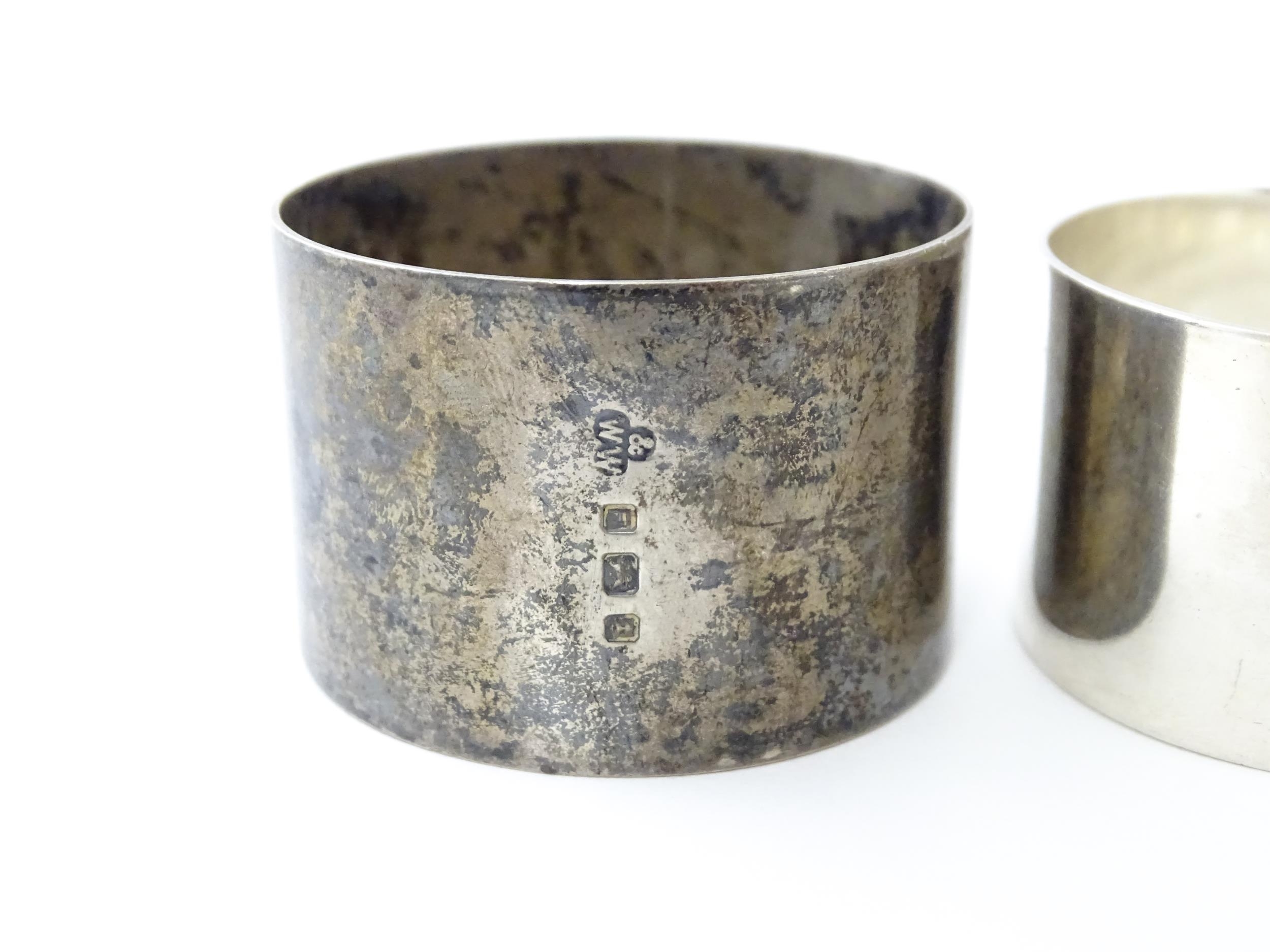 Four assorted silver napkin rings hallmarks to include Birmingham 1911, 1922, Sheffield 1942, - Image 4 of 7