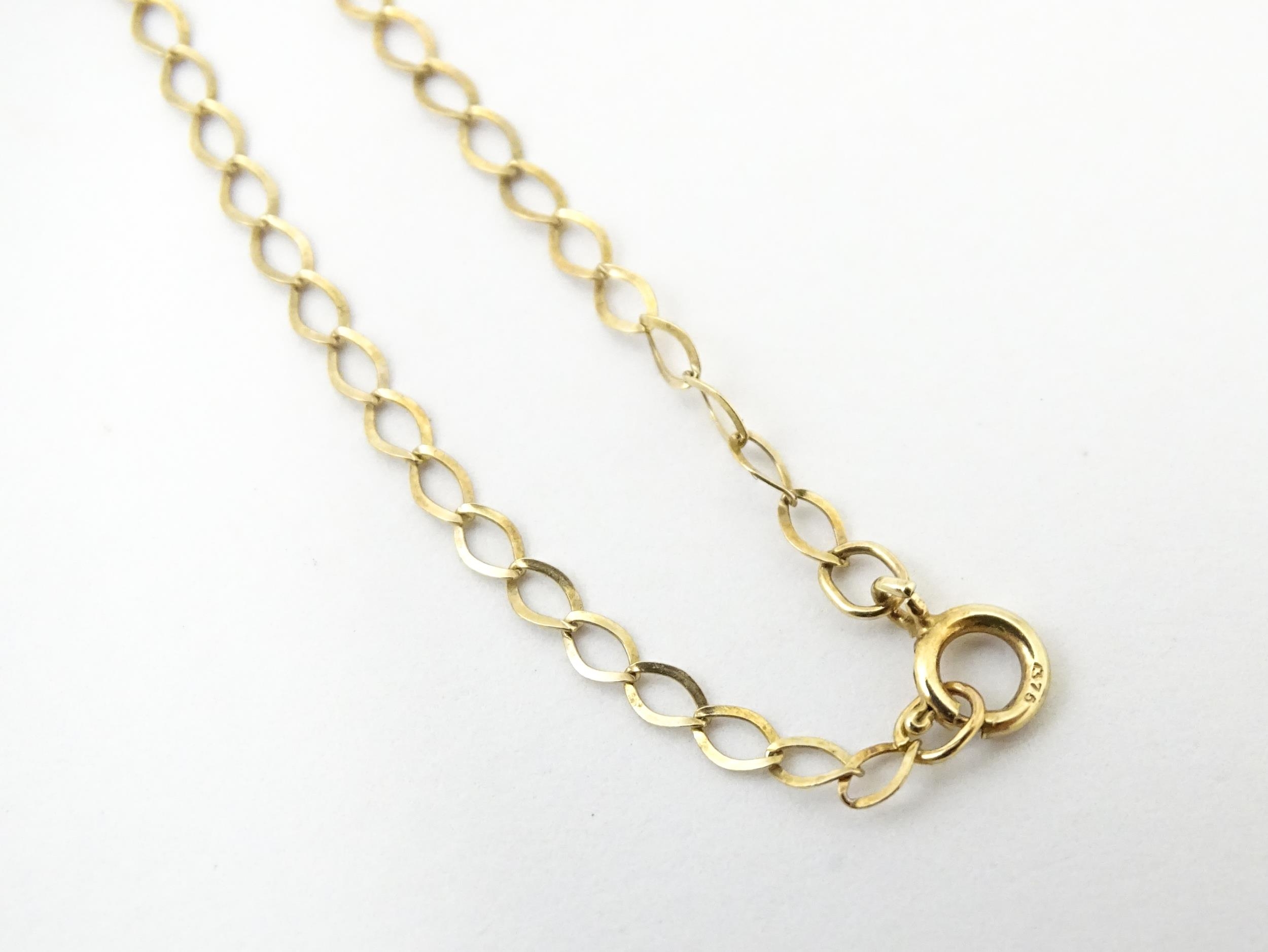 Two 9ct gold chain necklaces. Each approx. 18" long (2) Please Note - we do not make reference to - Image 5 of 6