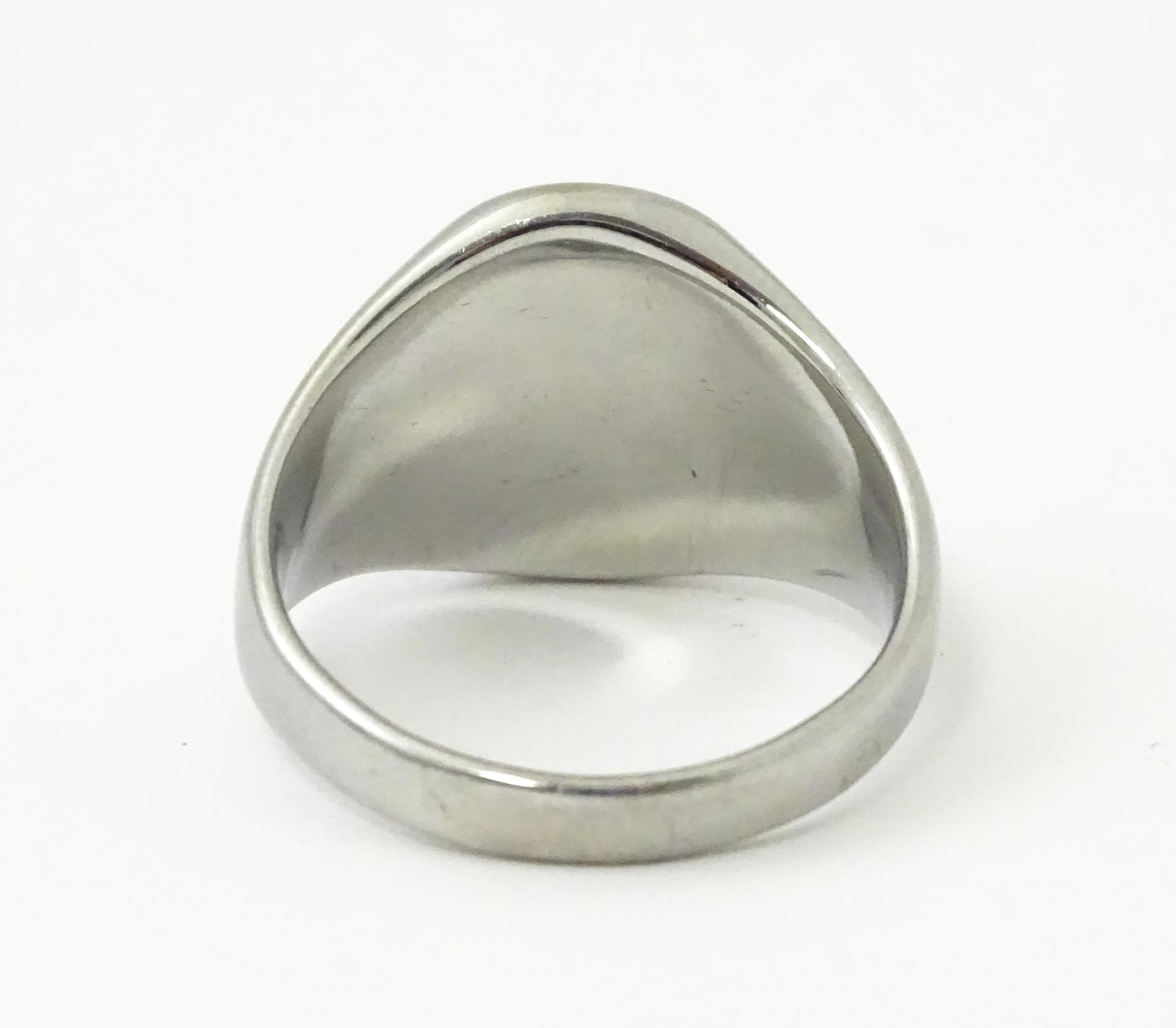 A Gentleman's white metal ring with engraved Christian symbolism depicting the Virgin Mary and - Image 6 of 6