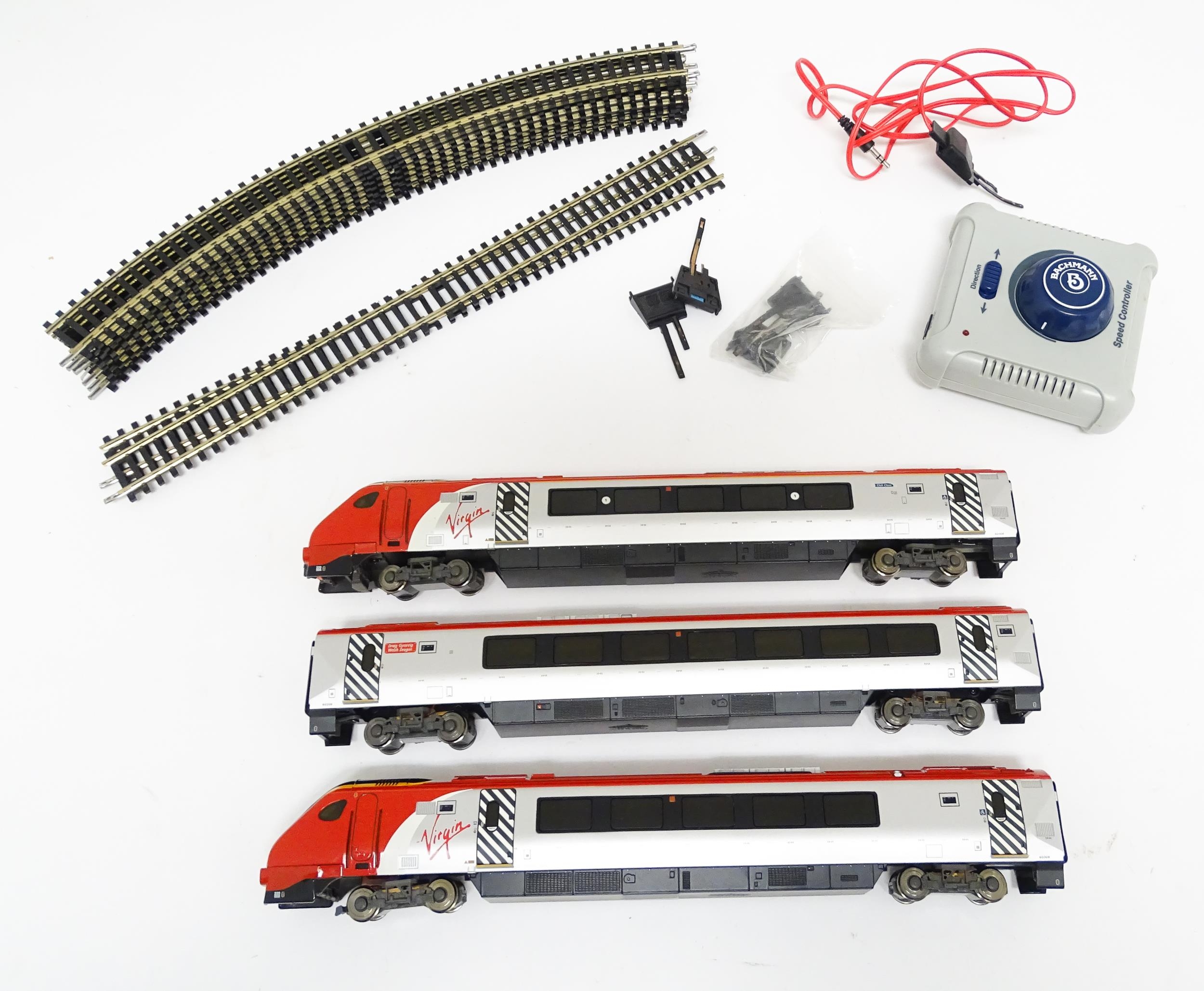 Toy - Model Train / Railway Interest : A Bachmann scale model 00 gauge Virgin Voyager 3 car train - Image 4 of 8