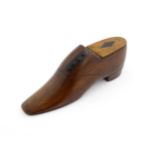 Treen : A late 19th / early 20thC table shoe snuff box with incised and button detail, the hinged