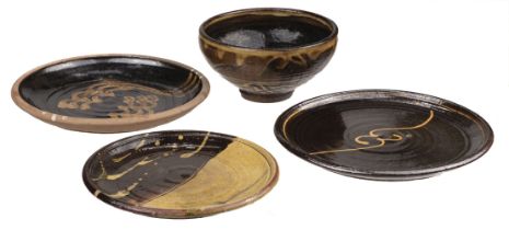 Bowen (Clive, 1943 -). An earthenware footed bowl