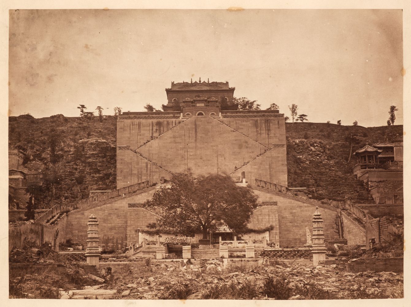 China. Palace of the Emperor, Peking [and] Burial Site of Chinese Emperors in Peking, c. 1870 - Bild 2 aus 2