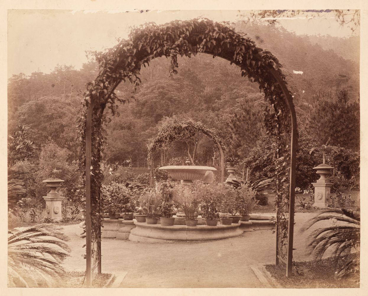 Hong Kong. Seven albumen print photographs, c. 1870 - Bild 6 aus 7