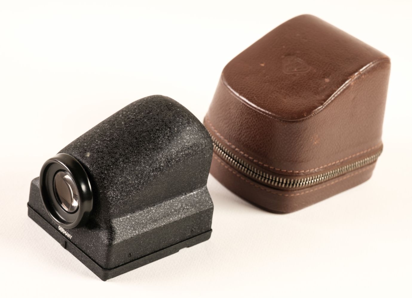 Rolleiflex 3.5T TLR Medium Format Film Camera with prism finder & lots of other accessories - Bild 4 aus 10