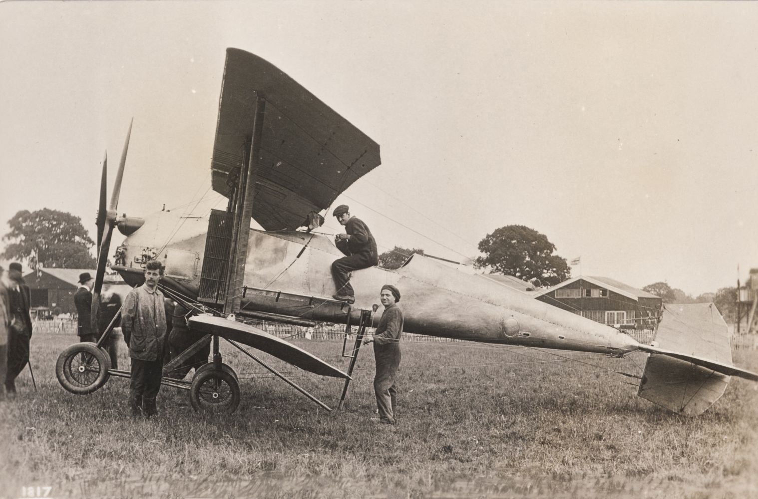 Aviation Postcards. A collection of approx. 250 Pioneer to WWII period aviation postcards