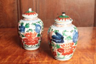 A PAIR OF CHINESE "WUCAI" MINIATURE VASES AND COVERS