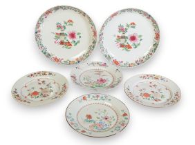 A PAIR OF CHINESE EXPORT FAMILLE ROSE DISHES