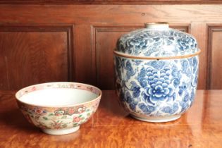 A CHINESE BLUE AND WHITE BOWL AND COVER