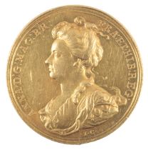 A QUEEN ANNE GOLD ACTIVE UNION MEDAL BY JOHN CROKER (1670-1741)