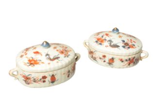 A PAIR OF CHINESE IMARI DISHES AND COVERS