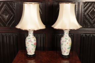 A PAIR OF CHINESE STYLE PORCELAIN TABLE LAMPS