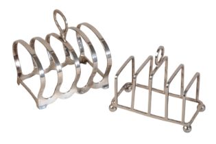 A GEORGE V SILVER FOUR DIVISION TOAST RACK