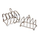 A GEORGE V SILVER FOUR DIVISION TOAST RACK