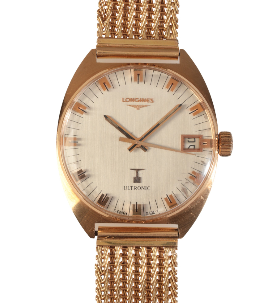 LONGINES ULTRONIC: A GENTLEMAN'S 18CT GOLD BRACELET WATCH