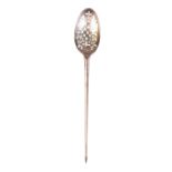 A GEORGE III SILVER MOTE SPOON