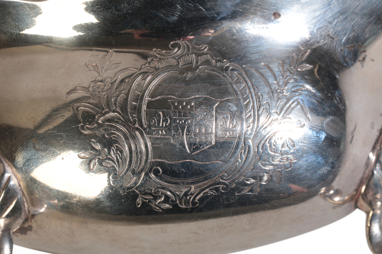 A PAIR OF GEORGE II SILVER SAUCE BOATS - Image 2 of 3