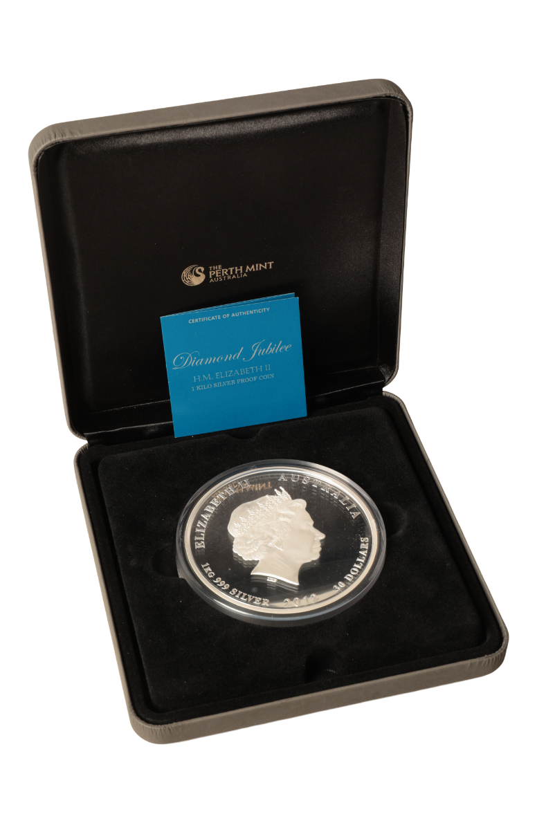 PERTH MINT OF AUSTRALIA: A 2012 QUEEN ELIZABETH II DIAMOND JUBILEE 1KG SILVER PROOF COIN