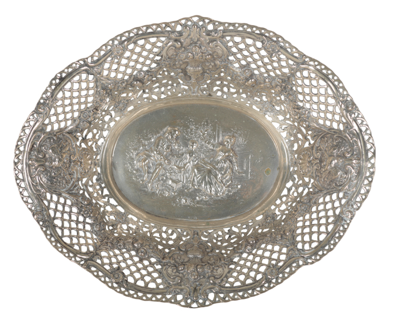 A LATE 19TH CENTURY GERMAN SILVER OVAL BASKET - Image 2 of 3