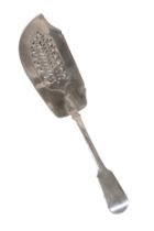 A GEORGE IV SILVER FIDDLE PATTERN FISH SLICE