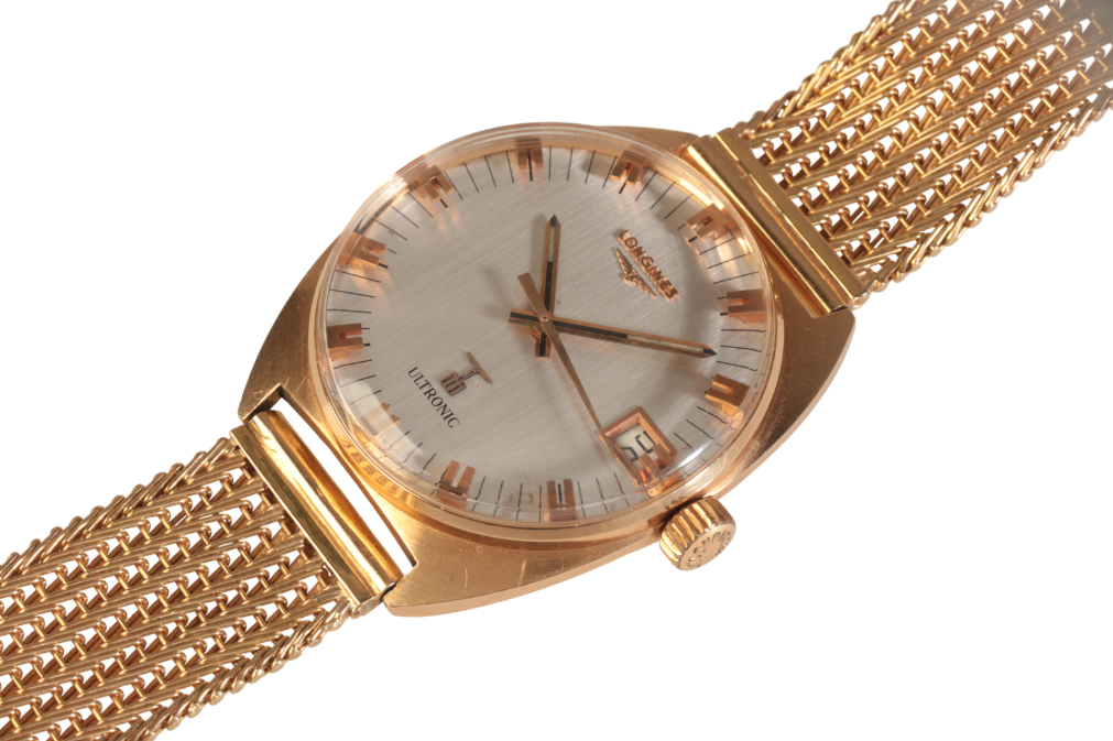 LONGINES ULTRONIC: A GENTLEMAN'S 18CT GOLD BRACELET WATCH - Image 2 of 4