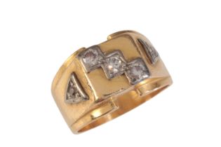 A VINTAGE DIAMOND DRESS RING