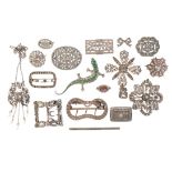 A LARGE COLLECTION OF PASTE JEWELLERY