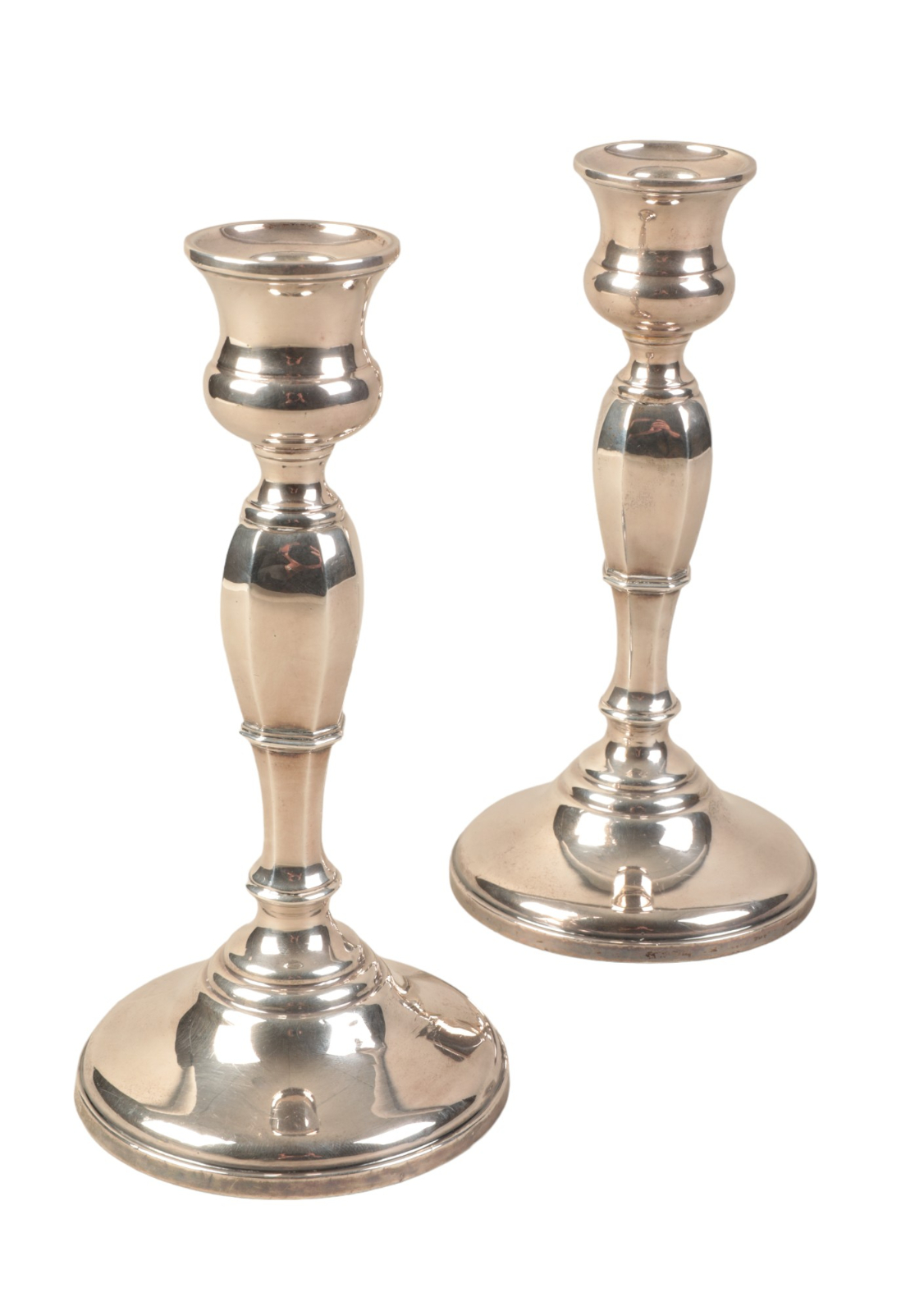 A PAIR OF ELIZABETH II SILVER CANDLESTICKS