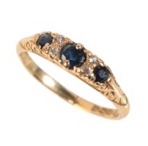 AN ANTIQUE SAPPHIRE AND DIAMOND RING