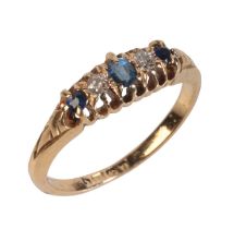 AN ANTIQUE EDWARDIAN SAPPHIRE AND DIAMOND RING