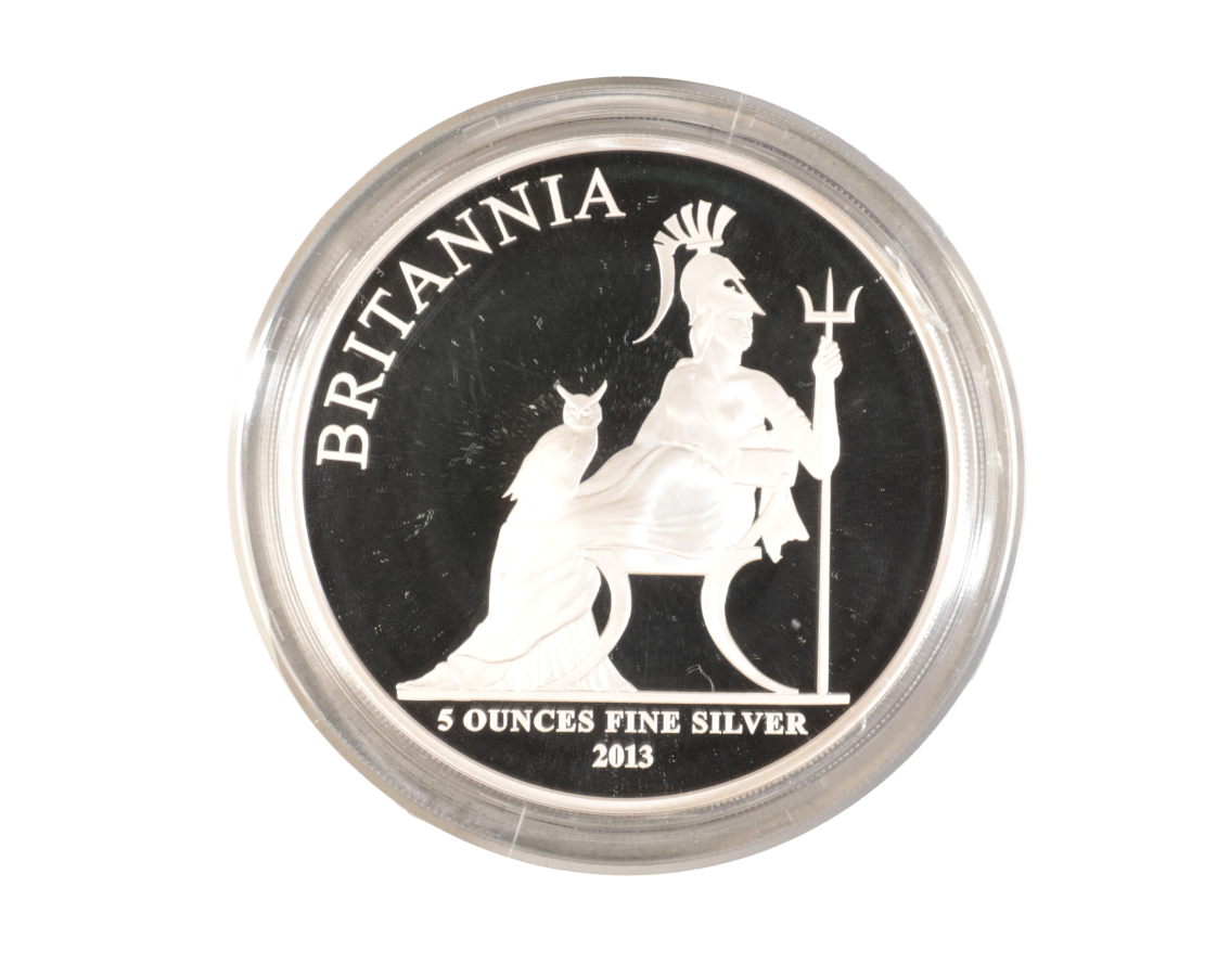 ROYAL MINT BRITANNIA 2013 QUEEN ELIZABETH II 5OZ SILVER COIN - Image 2 of 3