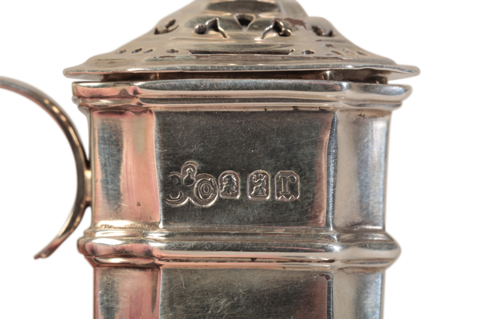 AN EDWARD VII BRITANNIA STANDARD SILVER PEPPER POT - Image 2 of 3