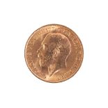 A 1915 GEORGE V GOLD SOVEREIGN