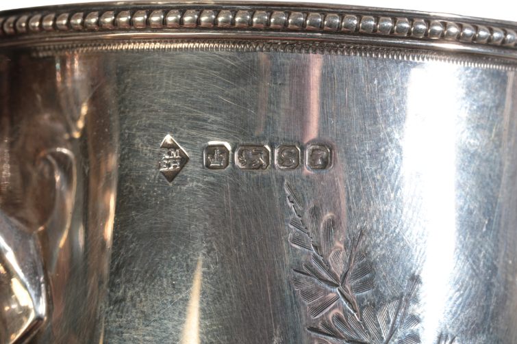 A VICTORIAN SILVER CHRISTENING MUG - Image 3 of 3