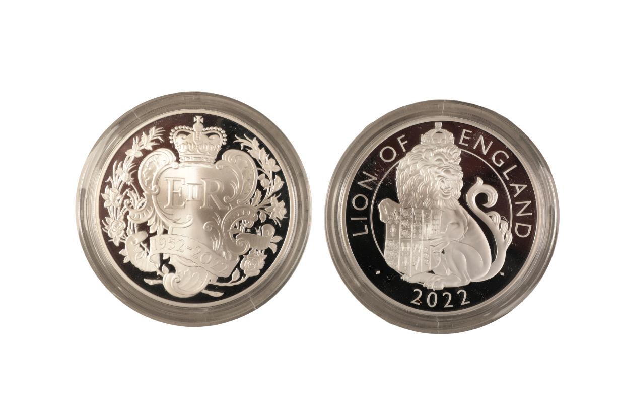 THE ROYAL MINT: THE LION OF ENGLAND - THE ROYAL TUDOR BEASTS 2022 UK 5OZ SILVER PROOF COIN - Image 2 of 3