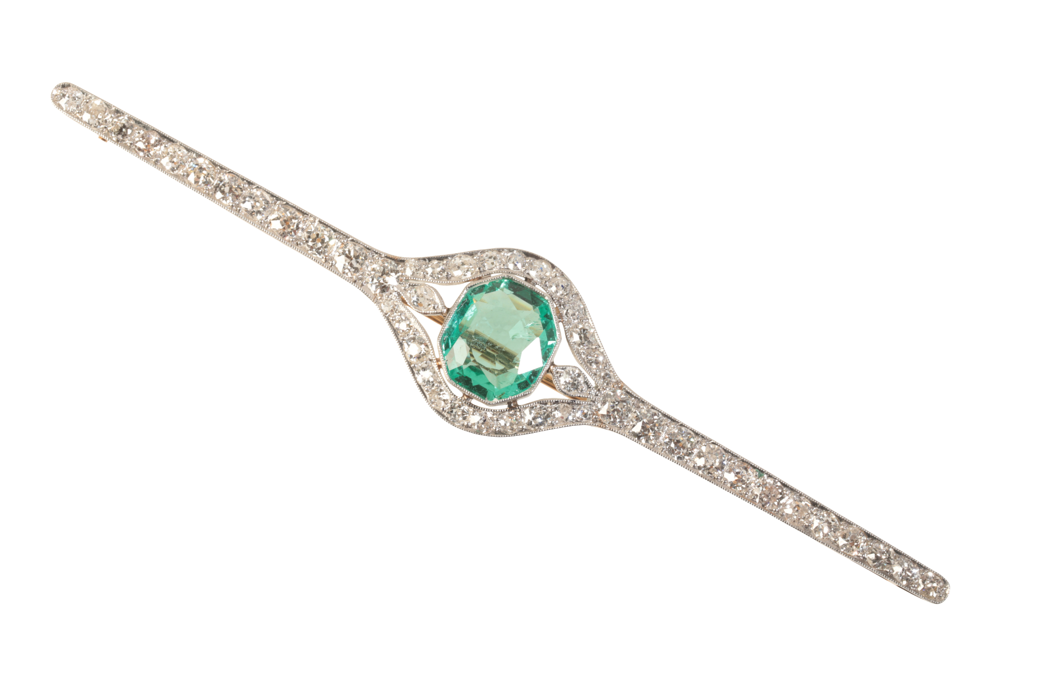 A VINTAGE EMERALD AND DIAMOND BROOCH