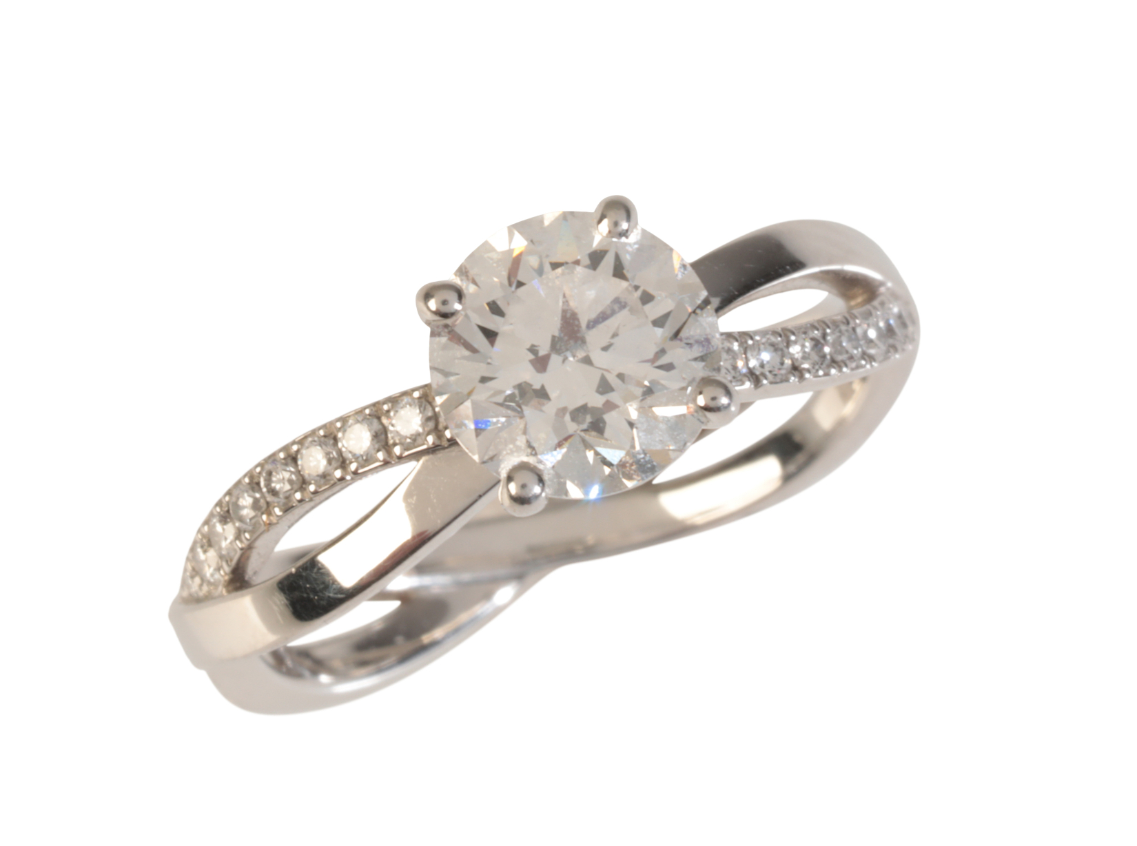 DE BEERS: A DIAMOND SOLITAIRE ENGAGEMENT RING