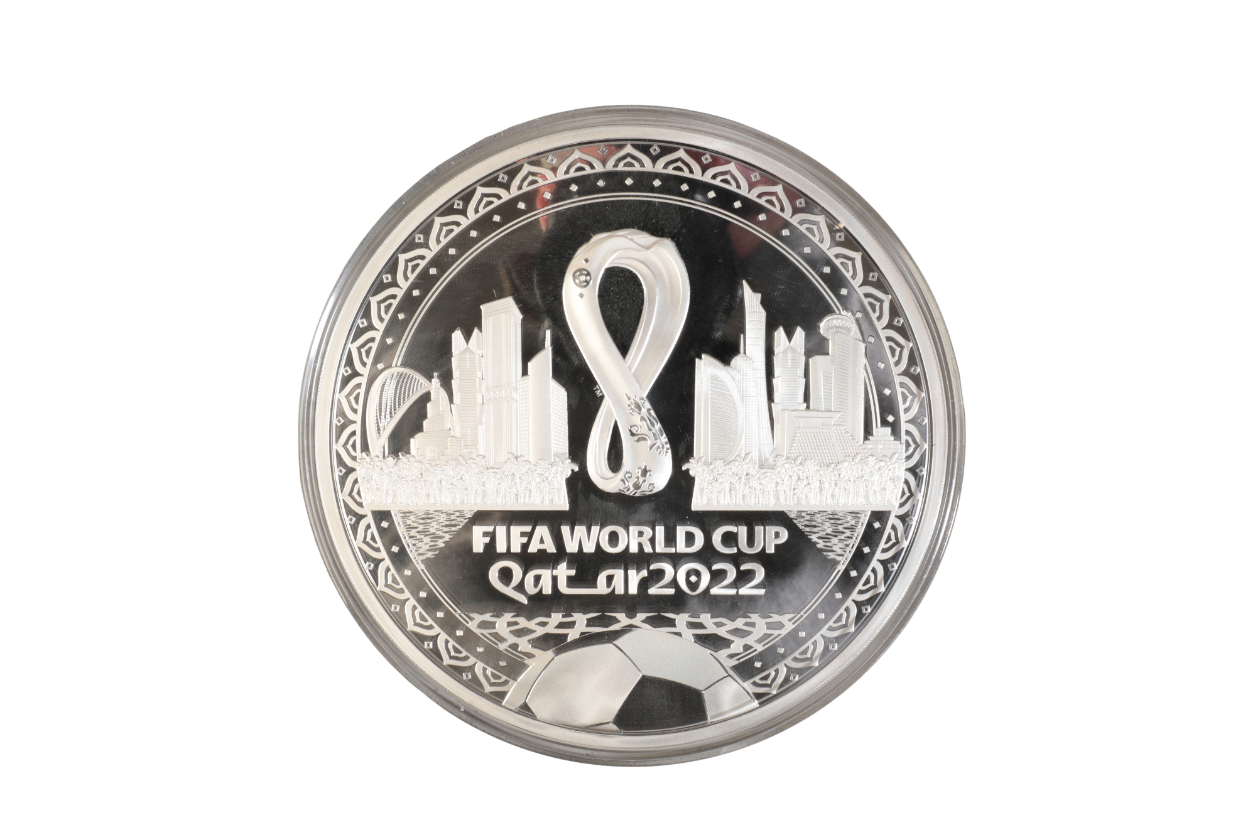 SOLOMON ISLANDS "FIFA WORLD CUP QATAR 2022" $25 ELIZABETH II 1KG SILVER COIN - Image 3 of 3
