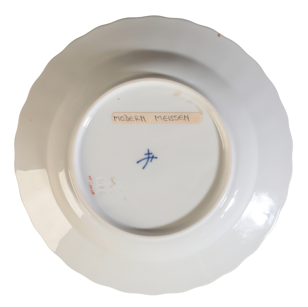 A MEISSEN SWAN SERVICE PLATE - Image 2 of 2